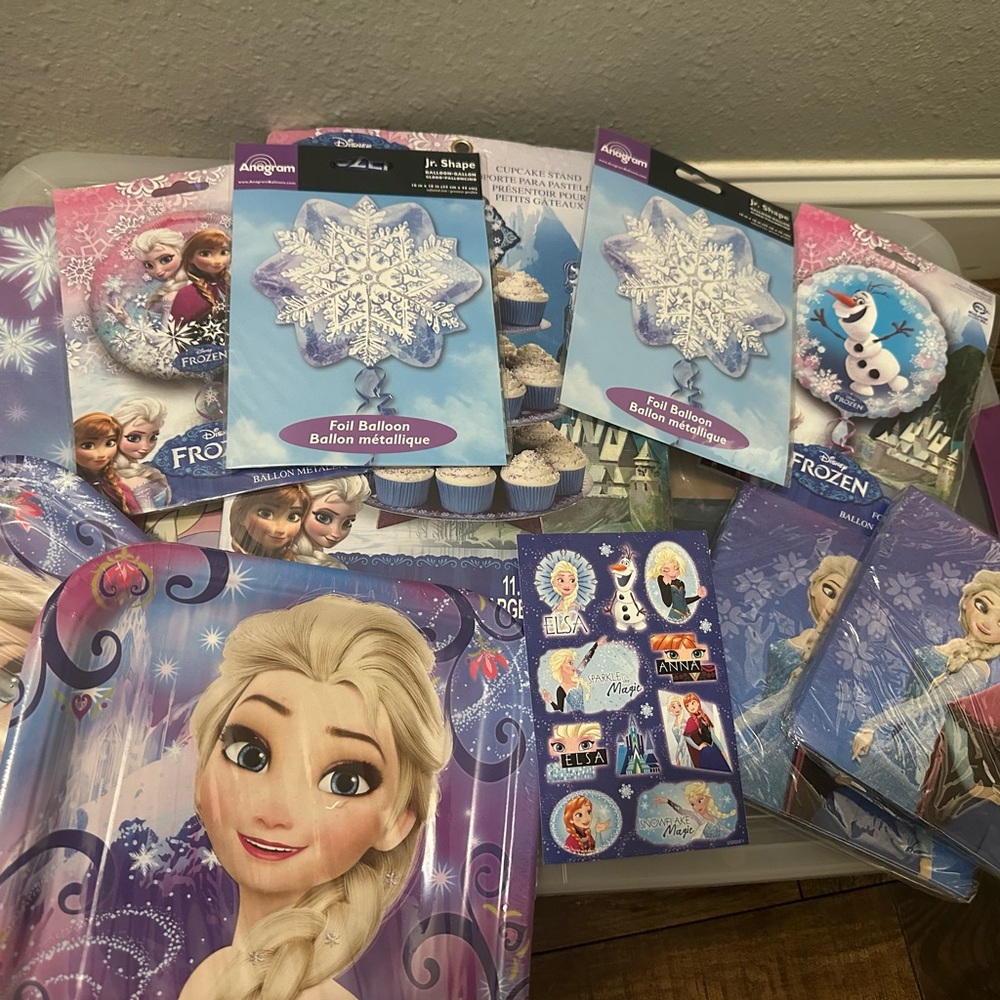Frozen Party Supplies Set - Purple and Blue
